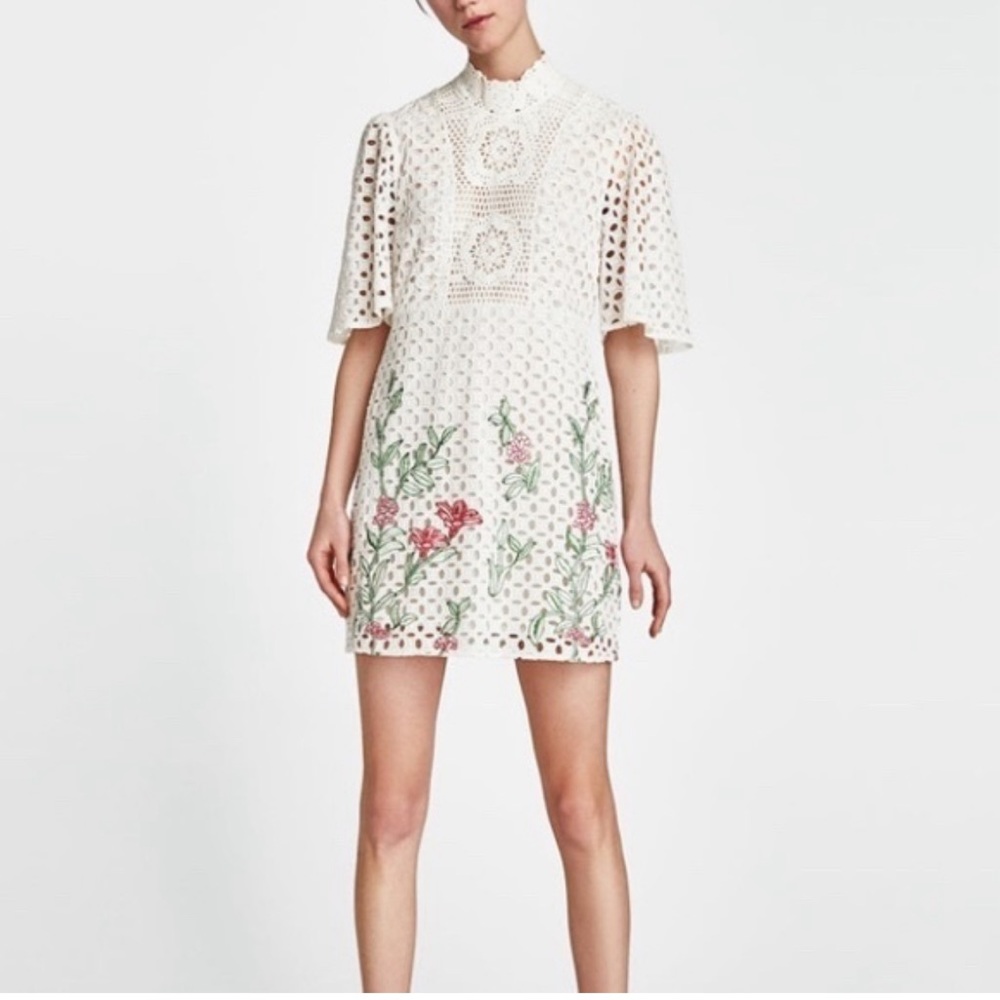 Zara white dress with floral details and embroidered Size L
